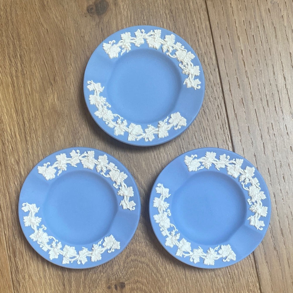 3 Small Wedgwood Blue Jasperware Ashtrays with Raised White Grapevine Design